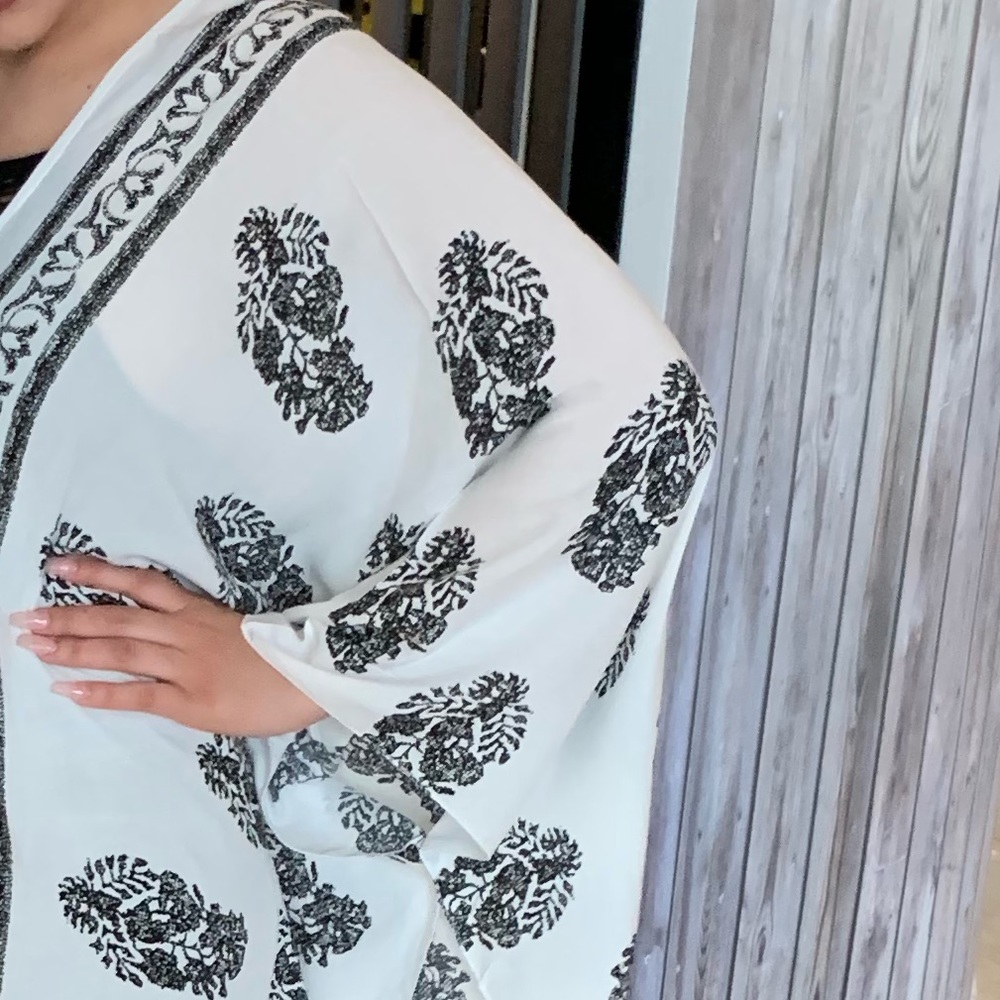 New LAST 1 Boho Bohemian Oversized Flowy Kimono Top white Black Mixed Print Top - Picture 8 of 15